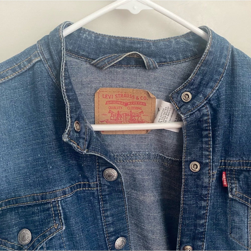 Levi’s collarless trucker